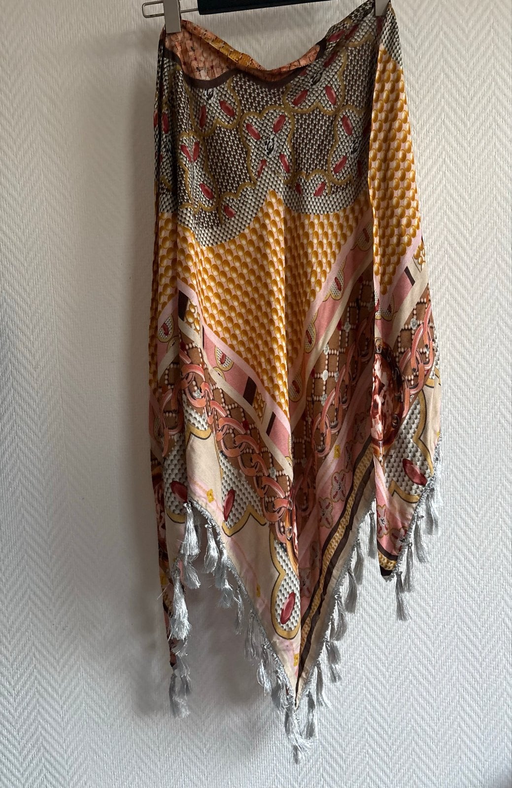 Sjaal met kwastjes en kettingprint, Verzenden, Nieuw, Maat 38/40 (M), Sjaal