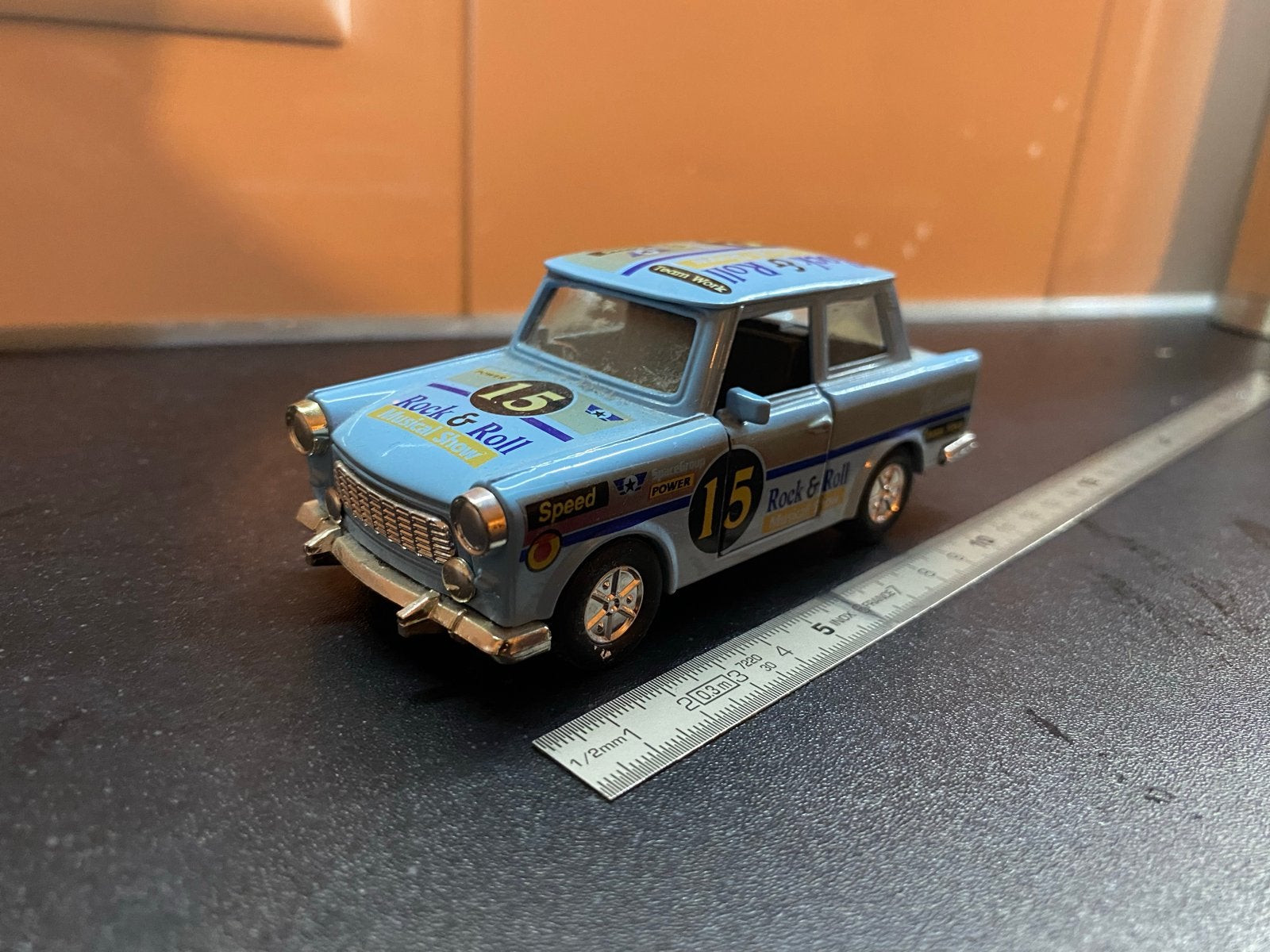 Modelauto 12cm - Trabant 'Rock & Roll' editie, Hobby en Vrije tijd, Modelauto's | 1:24, Ophalen of Verzenden, Gebruikt, Auto