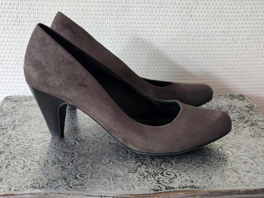 Novocento suède pumps maat 41, Pumps, Ophalen of Verzenden, Novocento, Grijs