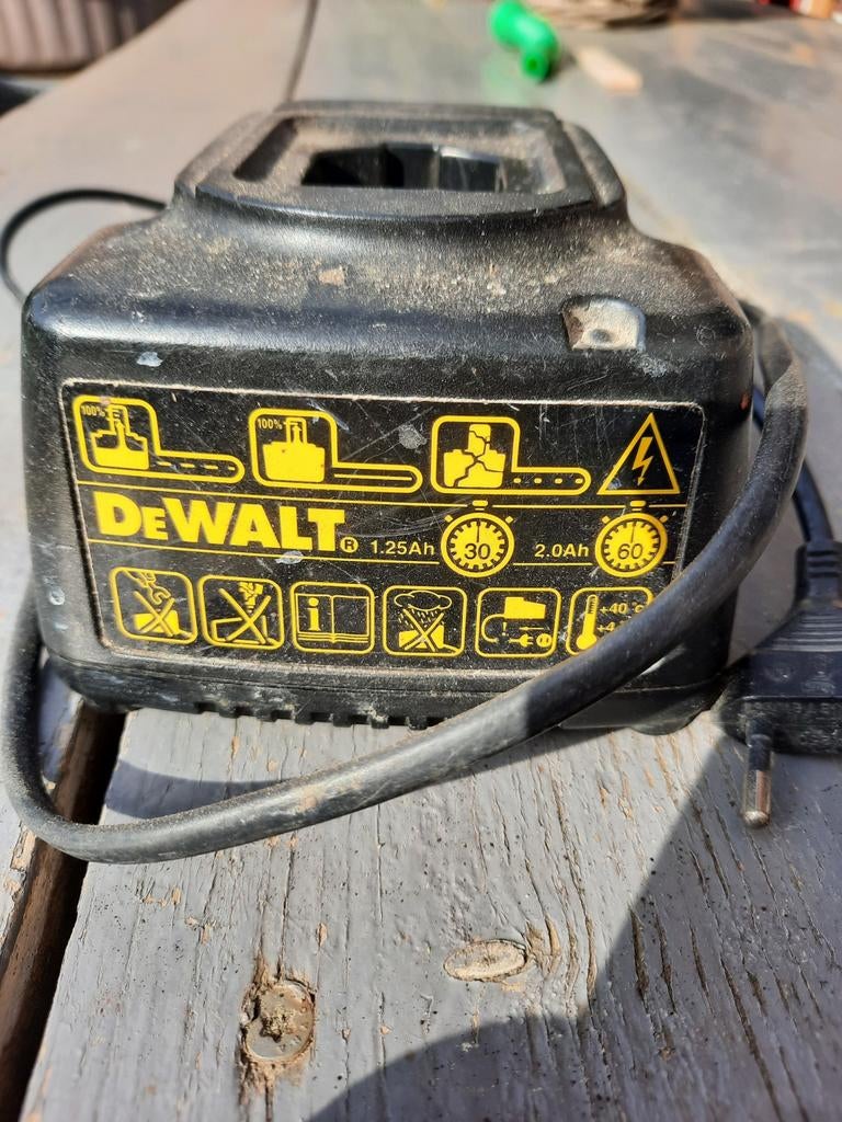De Walt accu lader voor accu boormachine., Doe-het-zelf en Verbouw, Gereedschap | Machine-onderdelen en Toebehoren, Ophalen of Verzenden