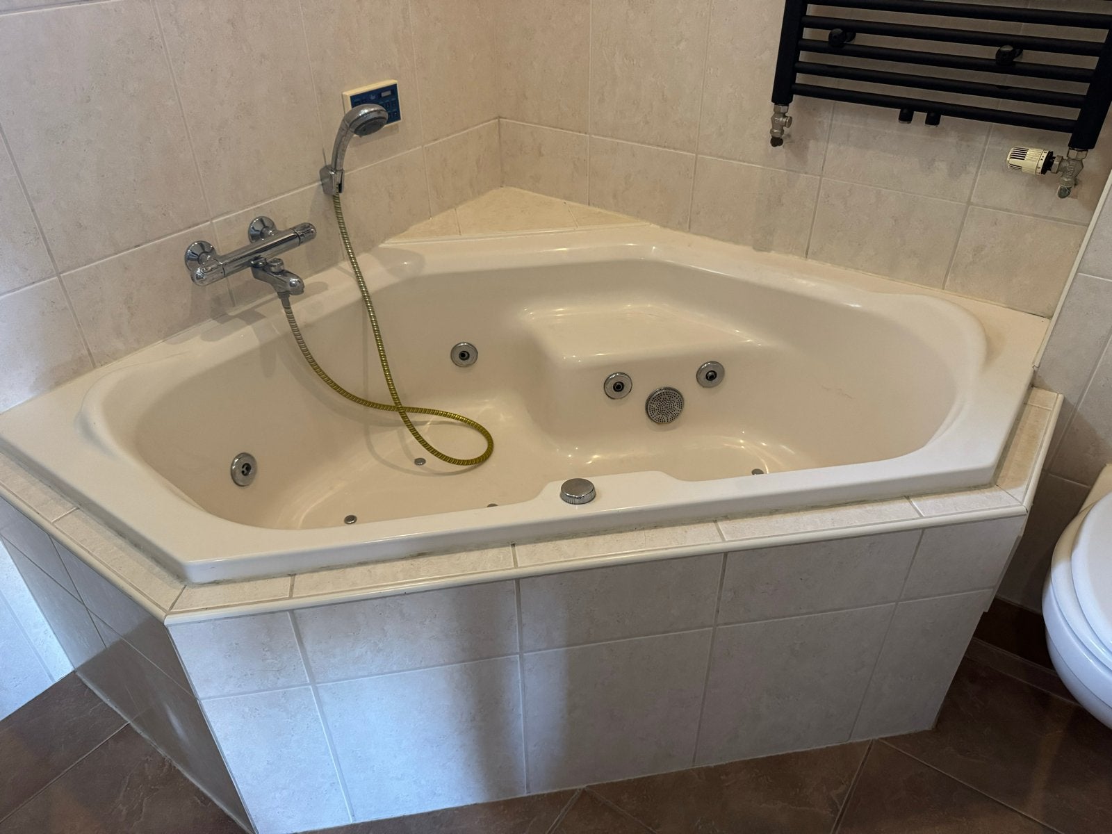 Hoekbad met Jacuzzi Functie, ligbad, bubbelbad, whirlpool, Huis en Inrichting, Ophalen, Gebruikt, Met bad