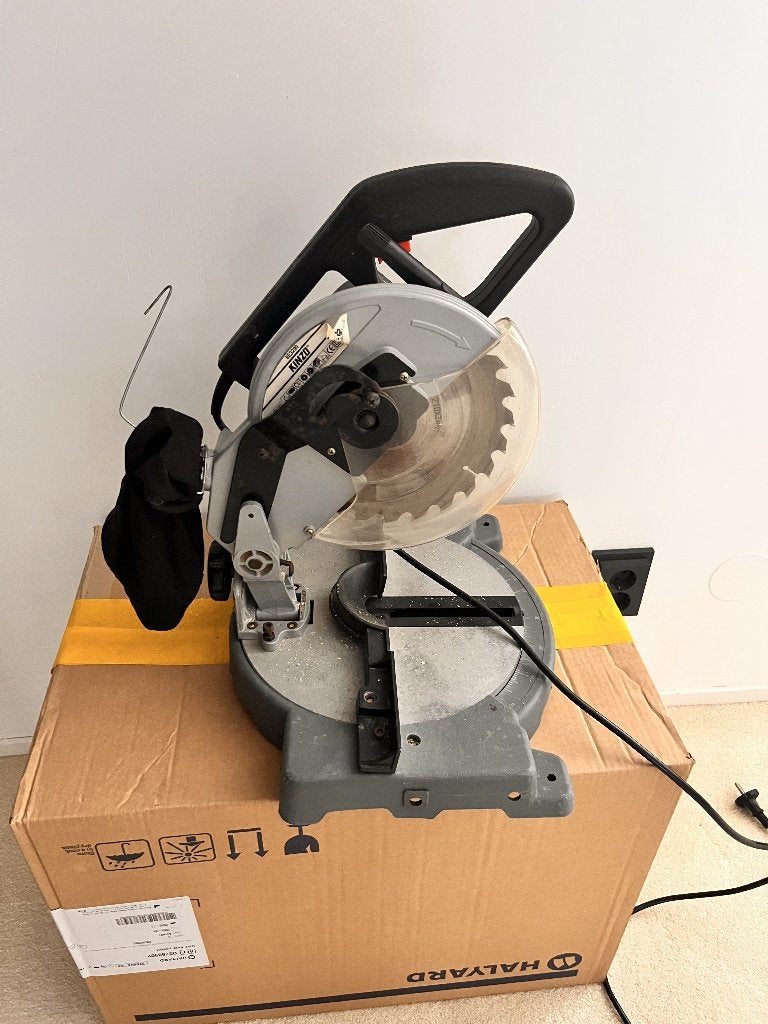 Kinzo afkortzaag, 8E3290, Doe-het-zelf en Verbouw, Gereedschap | Zaagmachines, Ophalen, Gebruikt, Kinzo, 600 tot 1200 watt