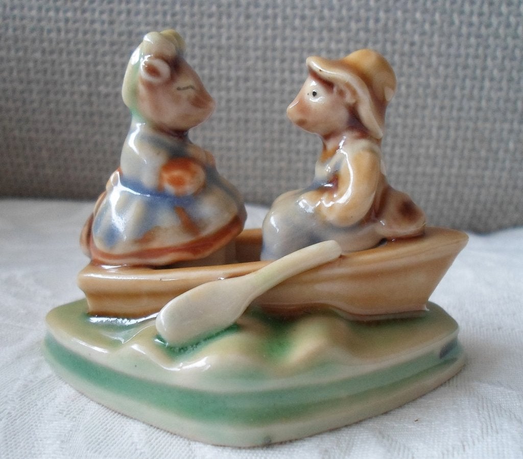 Porseleinen muisjes in roeibootje. Albert Kessler., Ophalen of Verzenden, Zo goed als nieuw, Dier