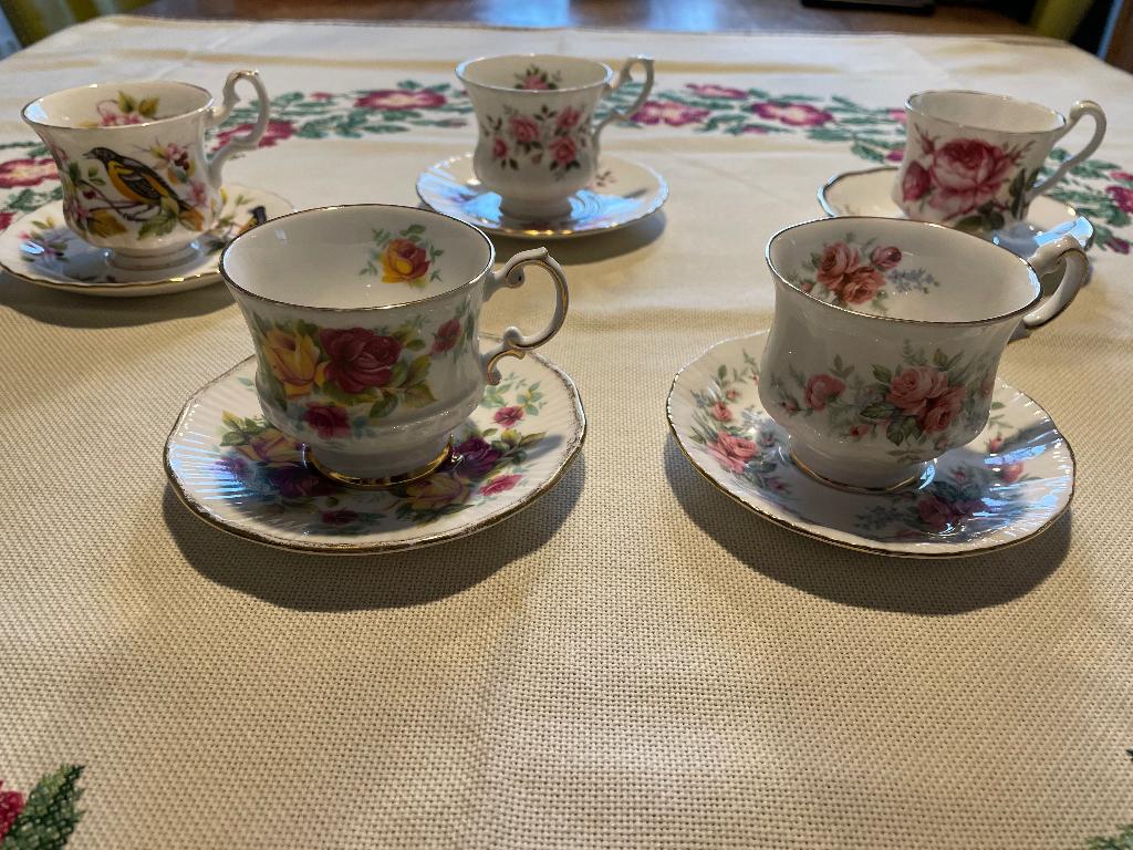 5 Fine bone china kop en schotels, Ophalen, Zo goed als nieuw, Overige stijlen, Kop(pen) en/of Schotel(s)