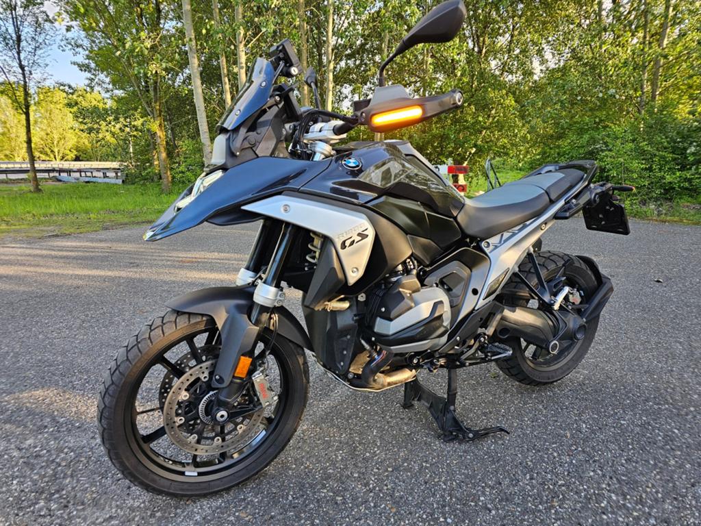 BMW R 1300 GS 2024 - Slechts 9950 km - Als nieuw!, Motoren, Motoren | BMW, 2 cilinders, Occasion, Motorrijbewijs A, Particulier