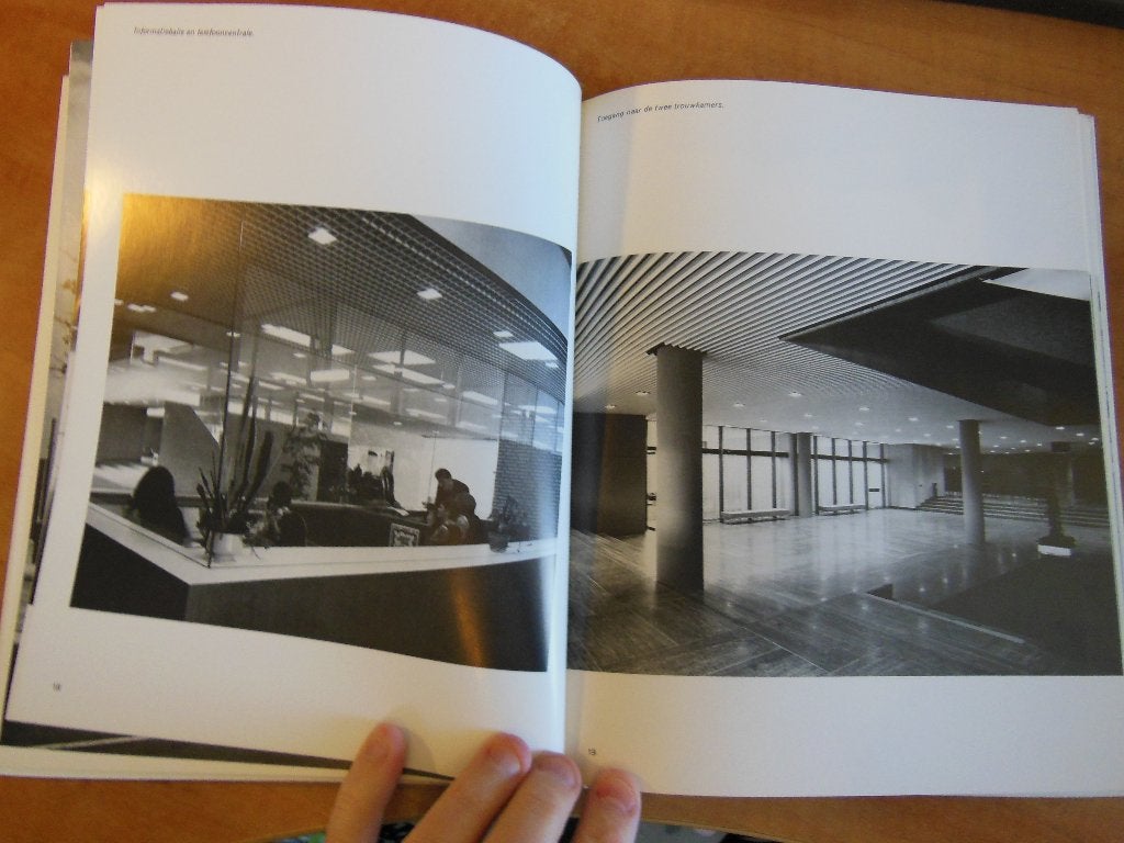 Het (nieuwe) stadhuis van Eindhoven (foto's Martien Coppens), Boeken, Ophalen of Verzenden, Martien Coppens, 20e eeuw of later