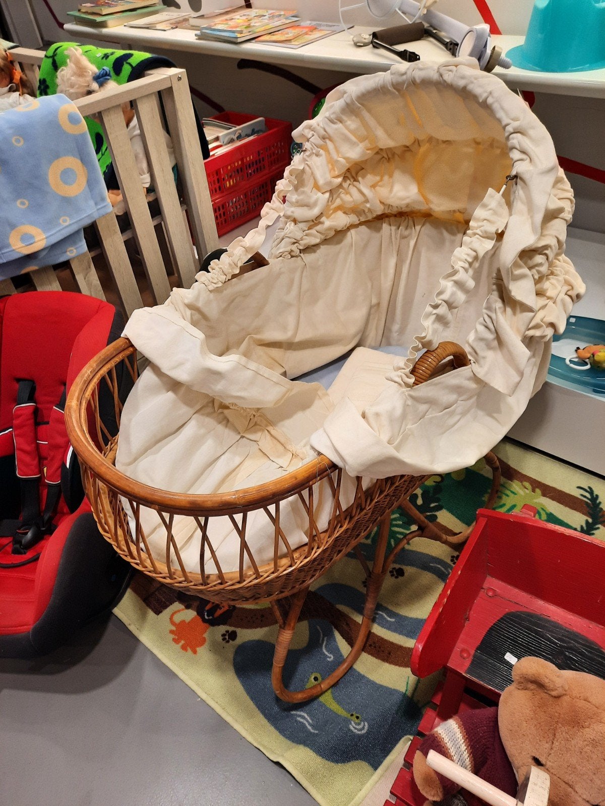 Rotan wieg opknapper, Kinderen en Baby's, Kinderkamer | Bedden, Ophalen of Verzenden, Gebruikt, Minder dan 140 cm, Minder dan 70 cm