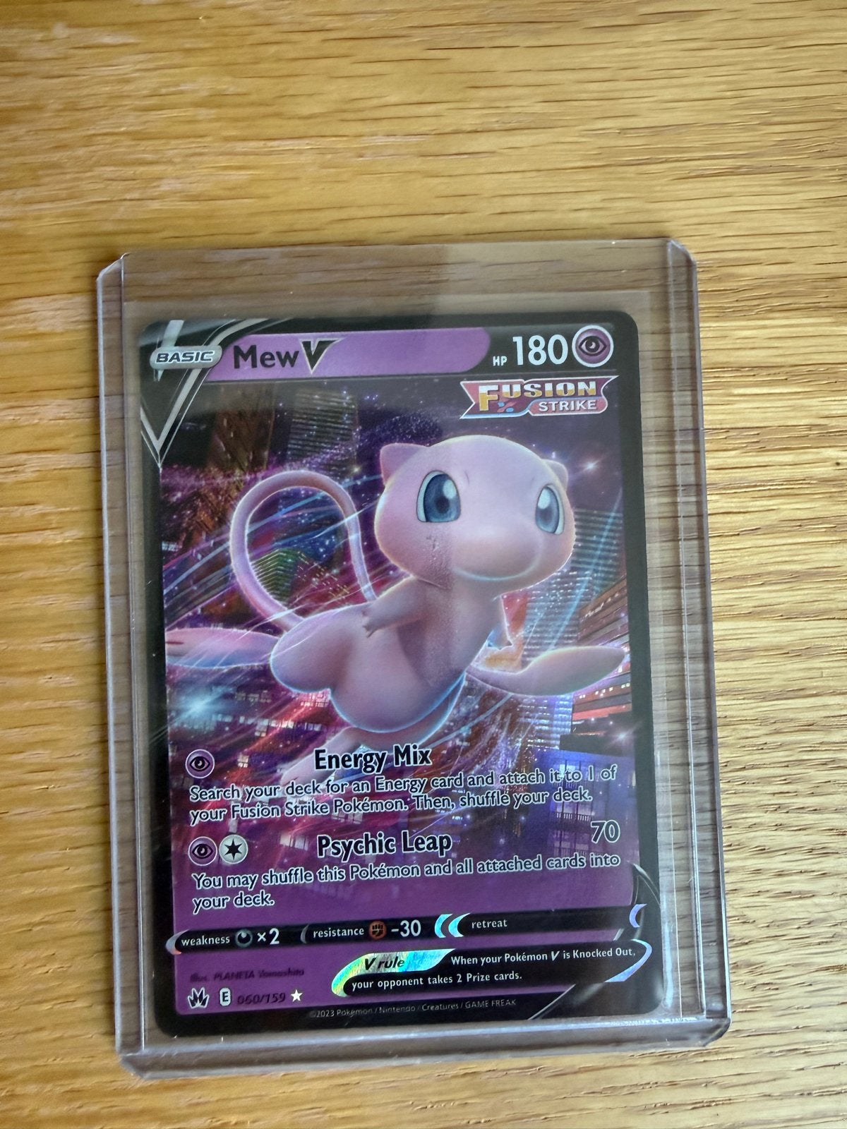 Mew V Fusion Strike Pokémon Kaart 050/159, Ophalen of Verzenden, Zo goed als nieuw, Losse kaart