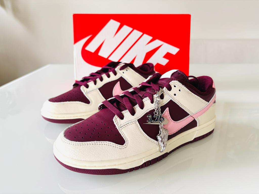 Dunk Low Retro prm Valentine’s Day | 41, Ophalen, Nieuw, Sneakers of Gympen