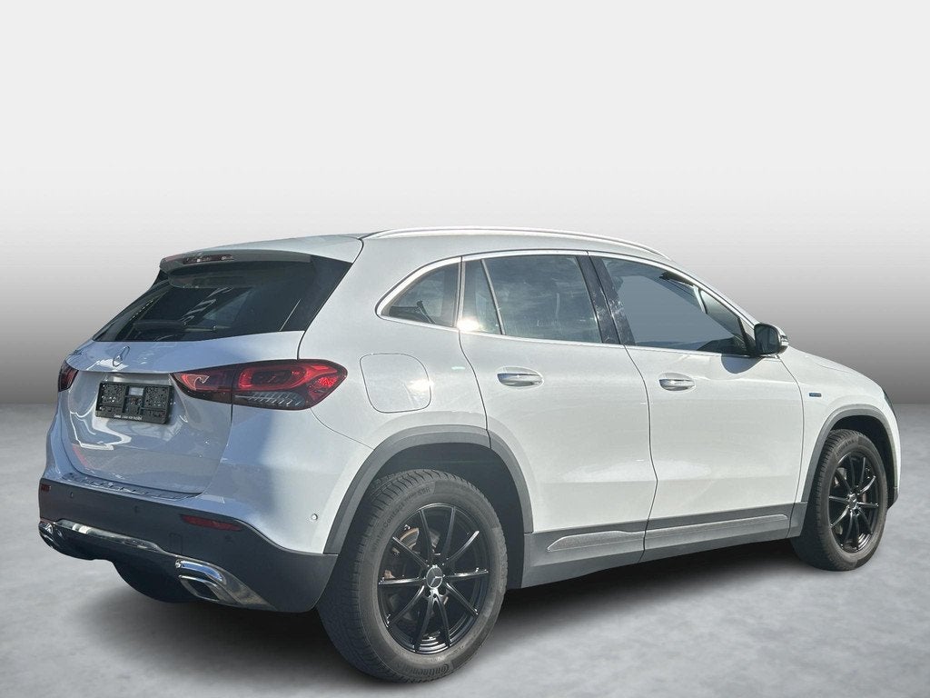Mercedes-Benz GLA-klasse 250 e AMG Line | Adaptief Cruise Co, 16 kWh, Leder en Stof, Wit, Bedrijf