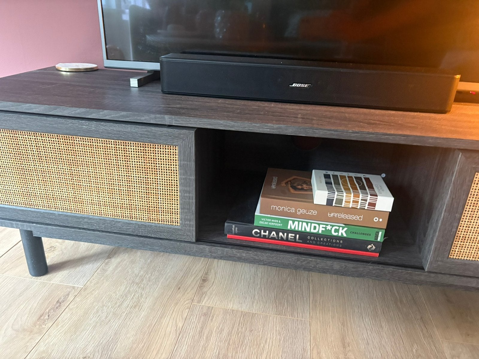 TV kast rotan, Ophalen, 100 tot 150 cm, Zo goed als nieuw, 25 tot 50 cm