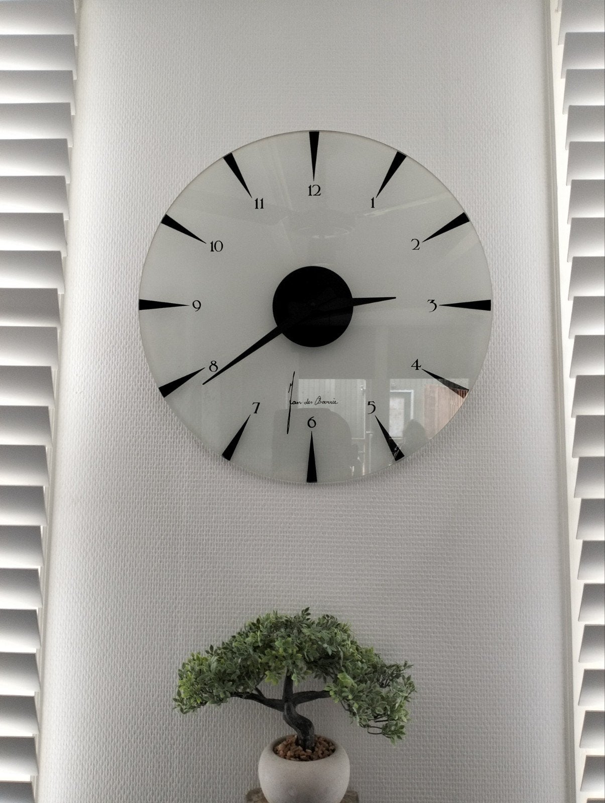 Moderne Jan de Bouvrie wandklok, Huis en Inrichting, Ophalen, Wandklok, Wit, Analoog