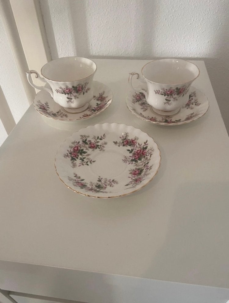Royal Albert Lavender Rose kopjes en schoteltjes, Huis en Inrichting, Keuken | Servies, Nieuw, Ophalen of Verzenden, Kop(pen) en/of Schotel(s)