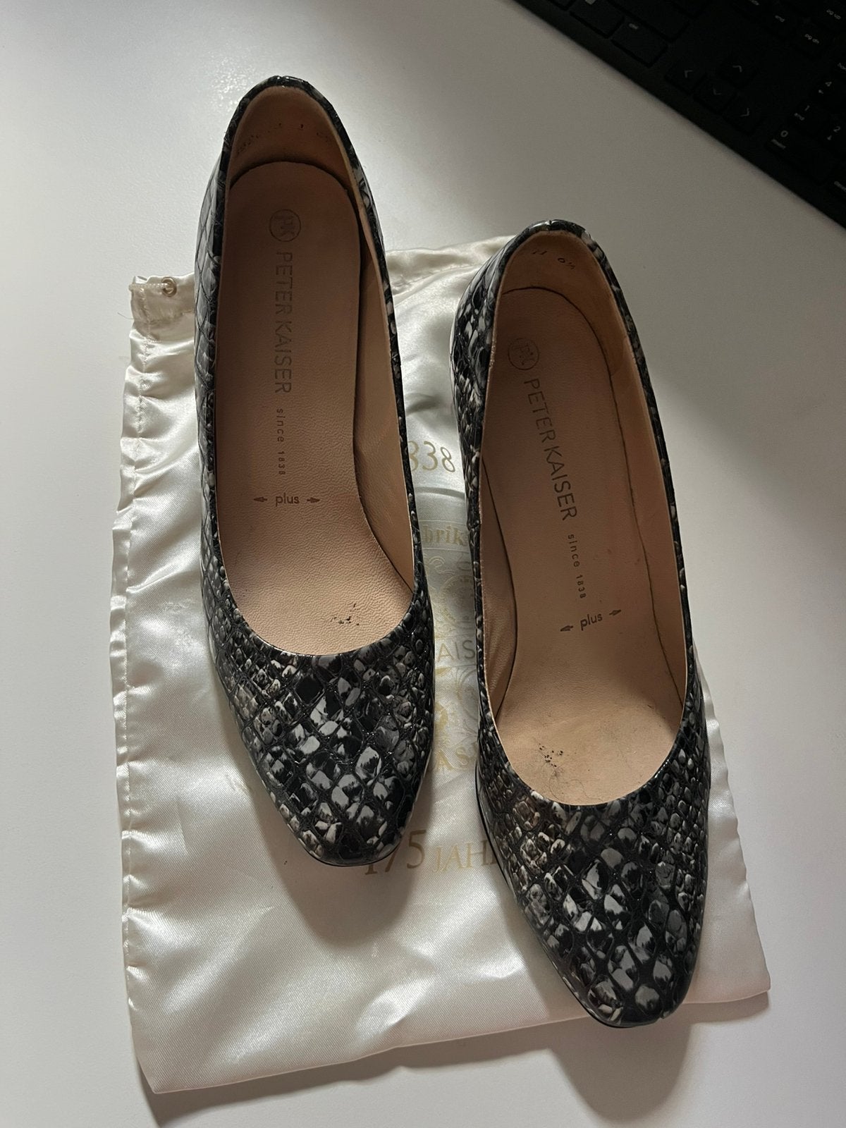 Maat 6,5 plus maat (breed) Peter Kaiser pumps, Ophalen of Verzenden, Zo goed als nieuw, Zwart