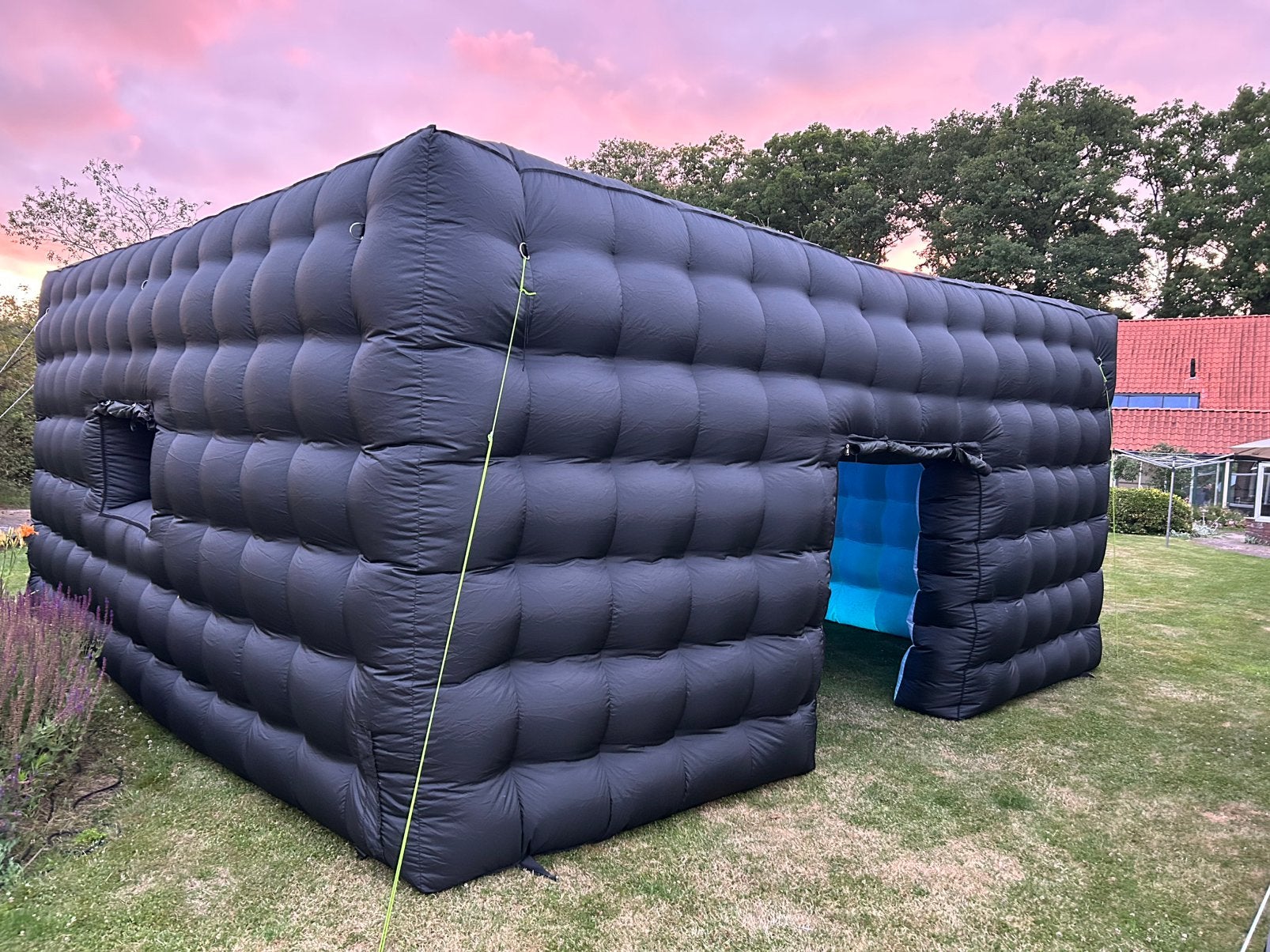 Ruime opblaasbare discotent / partytent / feesttent te huur, Ophalen, Zo goed als nieuw