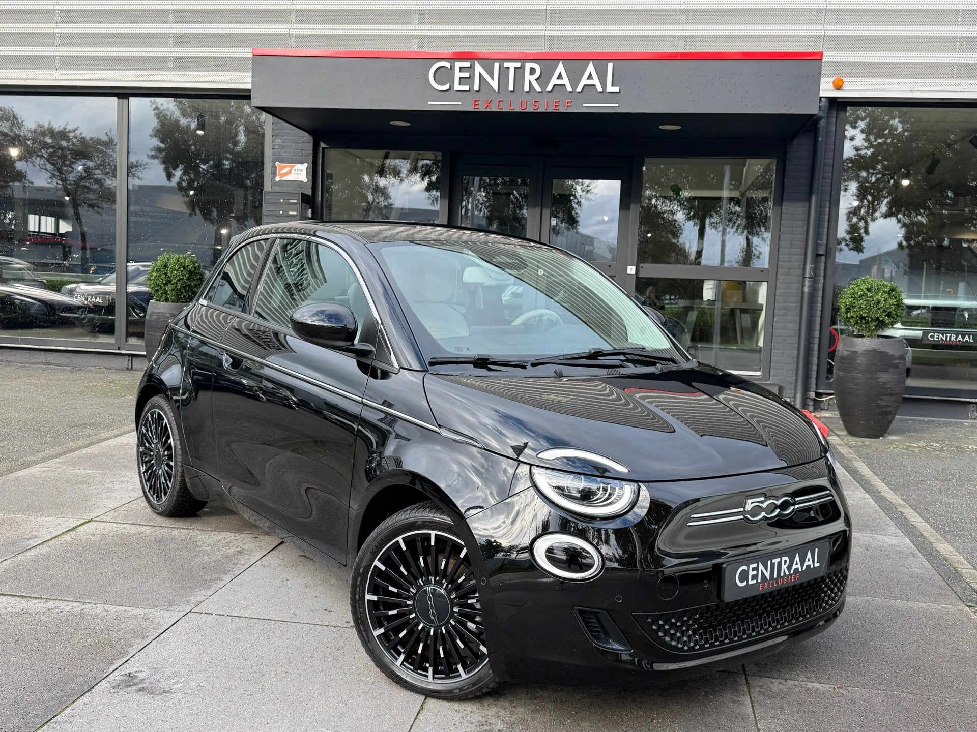 Fiat 500 3+1 La Prima 42 kWh Carplay|Camera|118PK|BTW|Cruise, Auto's, Gebruikt, 4 stoelen, Leder en Stof, Zwart