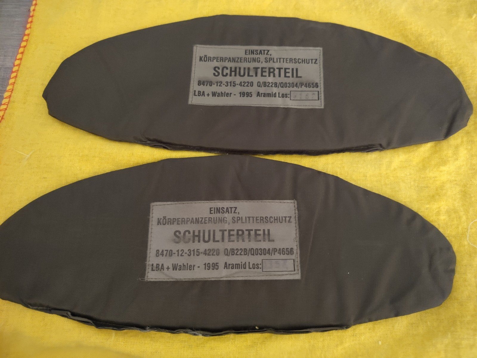 2 Kevlar inlagen voor het Duitse scherfvest, Verzamelen, Ophalen of Verzenden, Landmacht, Duitsland, Kleding of Schoenen