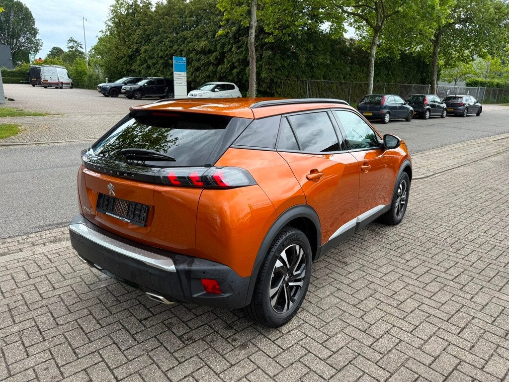 Peugeot 2008 1.2 PureTech Allure 130PK, Navigatie Automaat, Gebruikt, Leder en Stof, Origineel Nederlands, 1180 kg