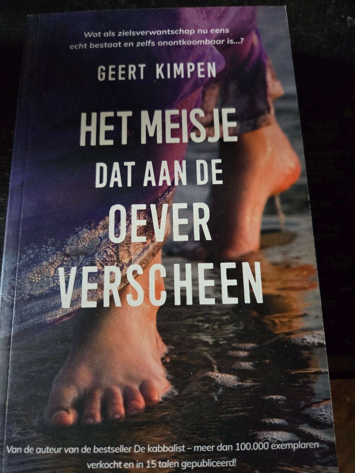 Het meisje dat aan de oever verscheen., Ophalen of Verzenden, Zo goed als nieuw