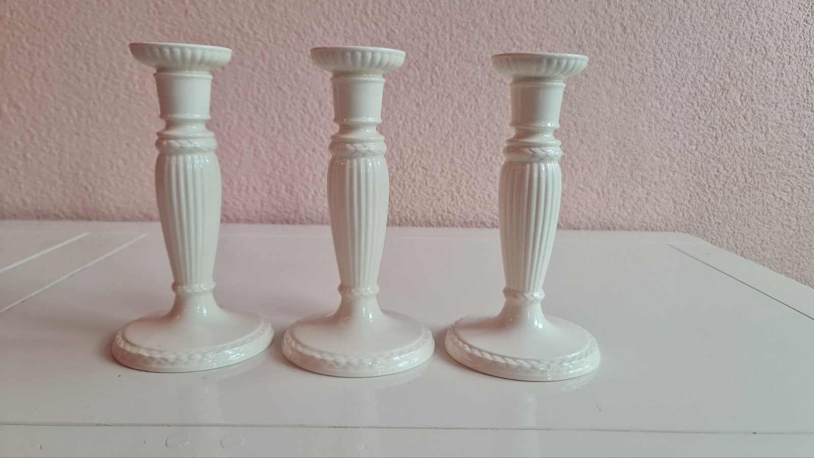 Wedgwood Edme 3 kandelaars, crème keramiek, Ophalen, Keramiek of Aardewerk