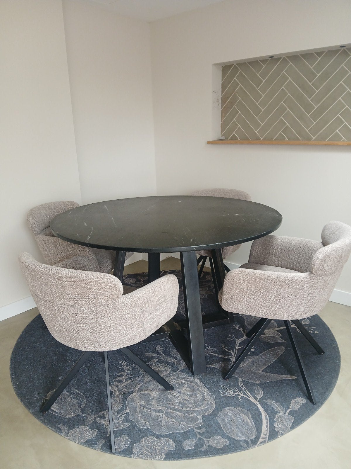 Ronde eettafel van zwart marmer 130 cm diameter, Huis en Inrichting, Tafels | Eettafels, Ophalen, Overige materialen, Gebruikt