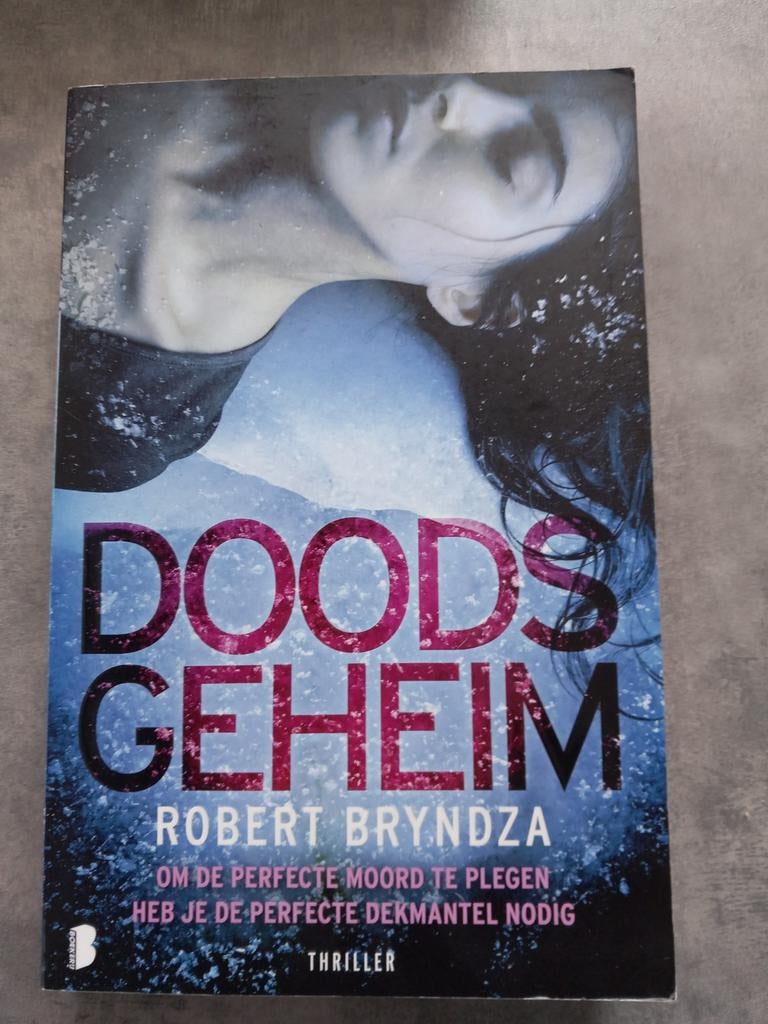 Robert Bryndza - Doods geheim, Ophalen of Verzenden, Zo goed als nieuw, Robert Bryndza