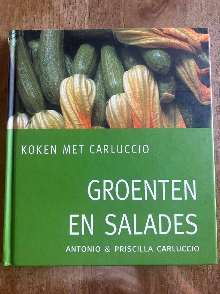 Koken met Carluccio: Groenten en Salades, Boeken, Kookboeken, Italië, Hoofdgerechten, Ophalen of Verzenden, Zo goed als nieuw