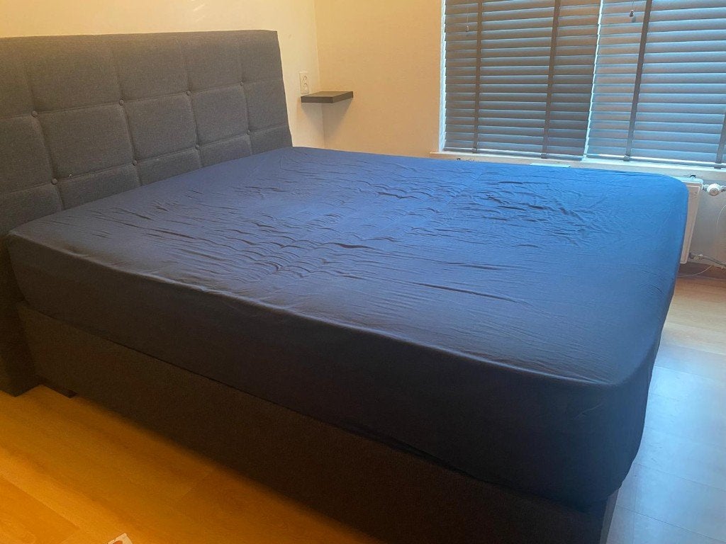 Ottoman Queen size bed with mattress, Huis en Inrichting, Tweepersoons, Ophalen of Verzenden, Zo goed als nieuw, 200 cm