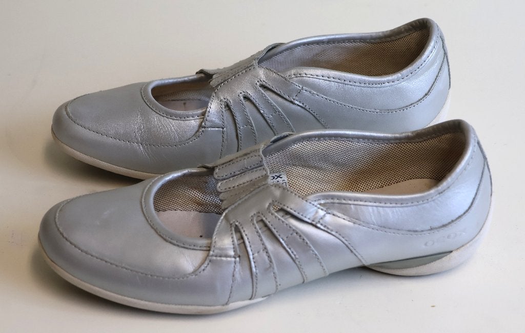 Zilver grijze Geox instappers maat 38, Kleding | Dames, Schoenen, Geox, Instappers, Ophalen of Verzenden, Zo goed als nieuw