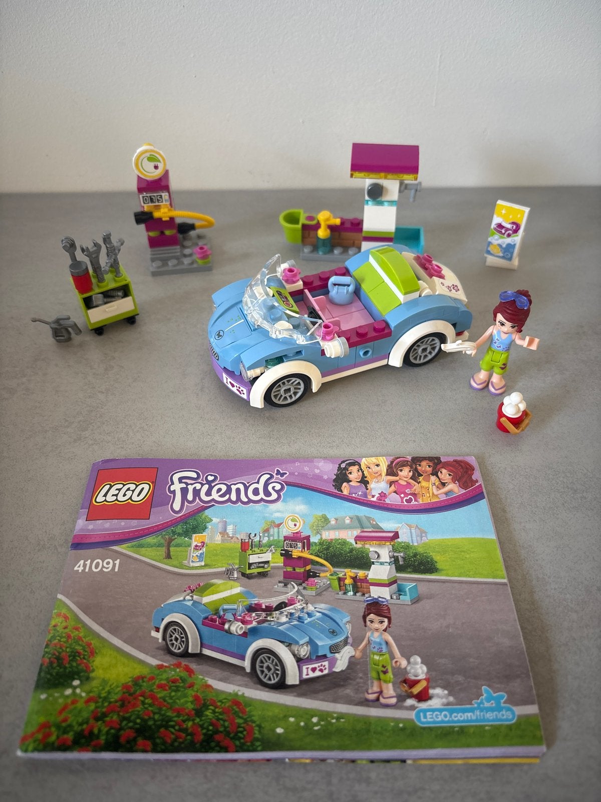 LEGO Friends 41091 Mia's Sportwagen met tankstation, Ophalen of Verzenden, Zo goed als nieuw, Overige merken