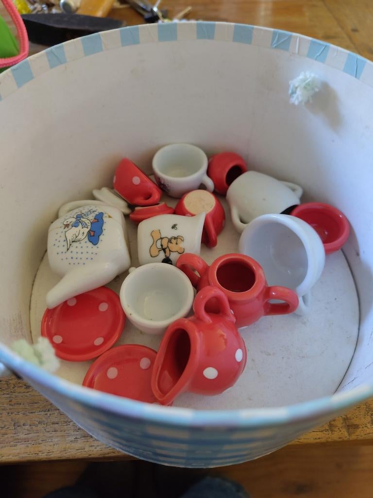 Kinderservies en kookspulletjes, Ophalen