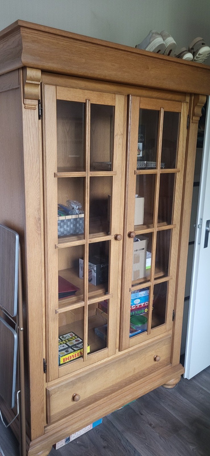 zware eikenhouten vitrinekast met glazen deuren en lade, Ophalen, Gebruikt, Eikenhout, Klassiek