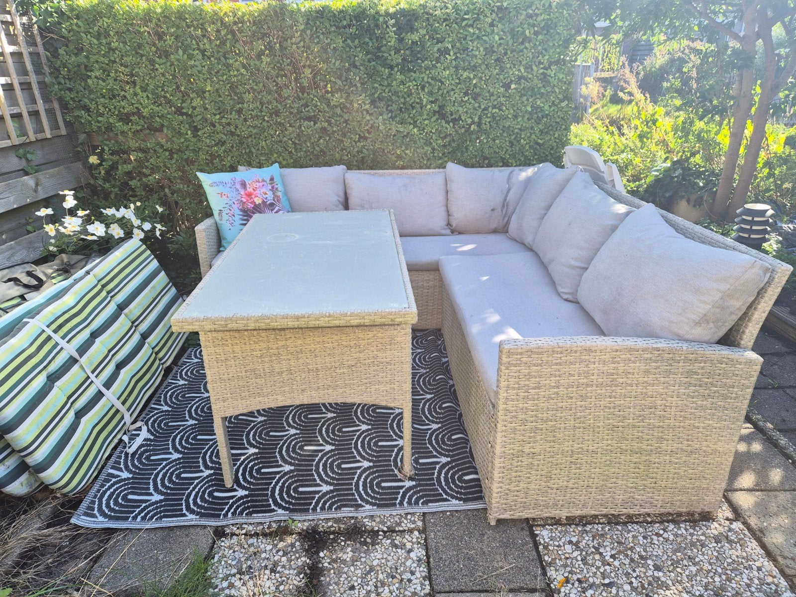 Wicker loungeset met tafel en kussens, Tuin en Terras, Ophalen, Gebruikt, Meer dan 8 zitplaatsen, Loungeset