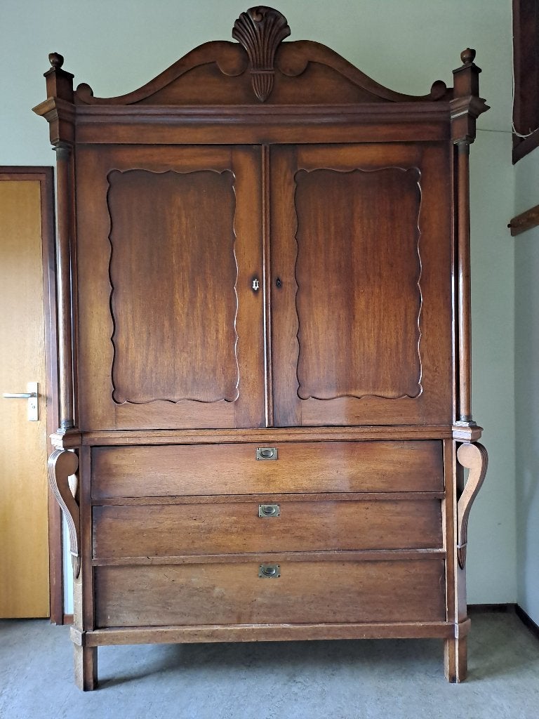 Antieke hoge Linnenkast, Ophalen