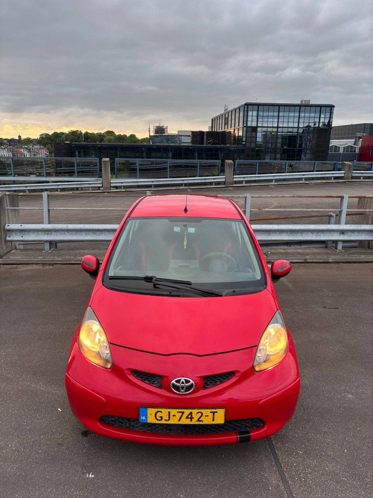 Toyota Aygo 1.0 12V Vvt-i 3DRS MMT 2008 Rood, Auto's, Voorwielaandrijving, 4 stoelen, 68 pk, Handgeschakeld
