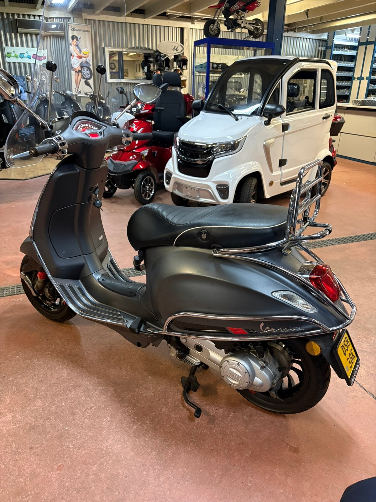 Gebro scooters: Vespa sprint 45KM mat grijs BJ2018, Fietsen en Brommers, Scooters | Vespa, Gebruikt, Overige modellen, Maximaal 45 km/u