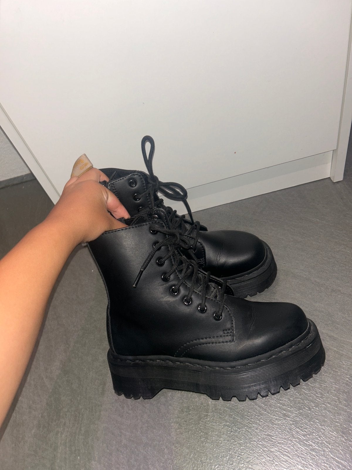 Dr. Martens Vegan Leather Platform Laarzen, Ophalen of Verzenden, Zo goed als nieuw, Zwart