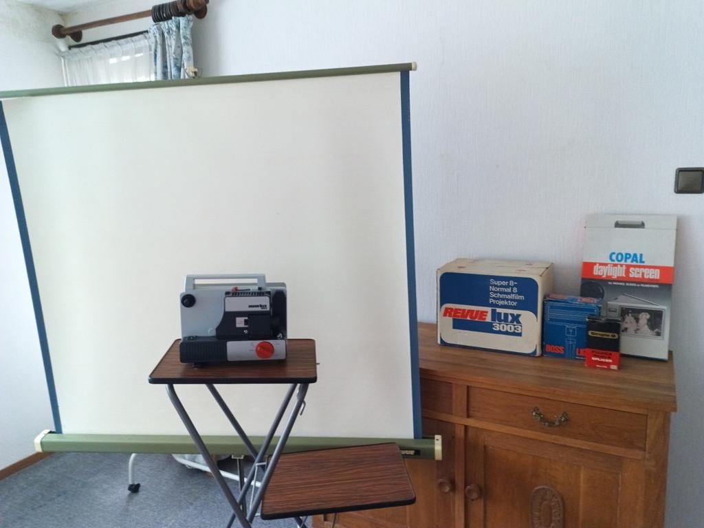 Vintage Revue Lux 3003 Super 8 projector met scherm, Ophalen