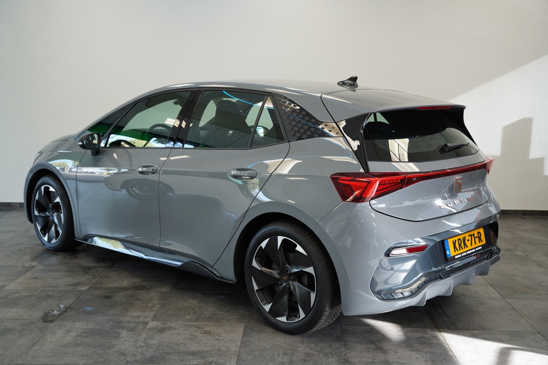 CUPRA Born Impulse 62 kWh Virtual Cockpit Apple/Android Auto, Auto's, Automaat, 12 maanden, Gebruikt, Verwarmde buitenspiegels