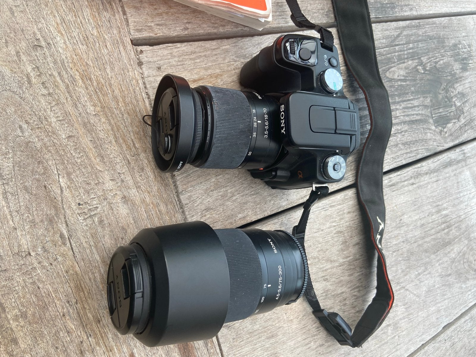 Sony Alpha 100 Spiegelreflexcamera met 2 lenzen en tas, Gebruikt, Spiegelreflex, Accu, Sony