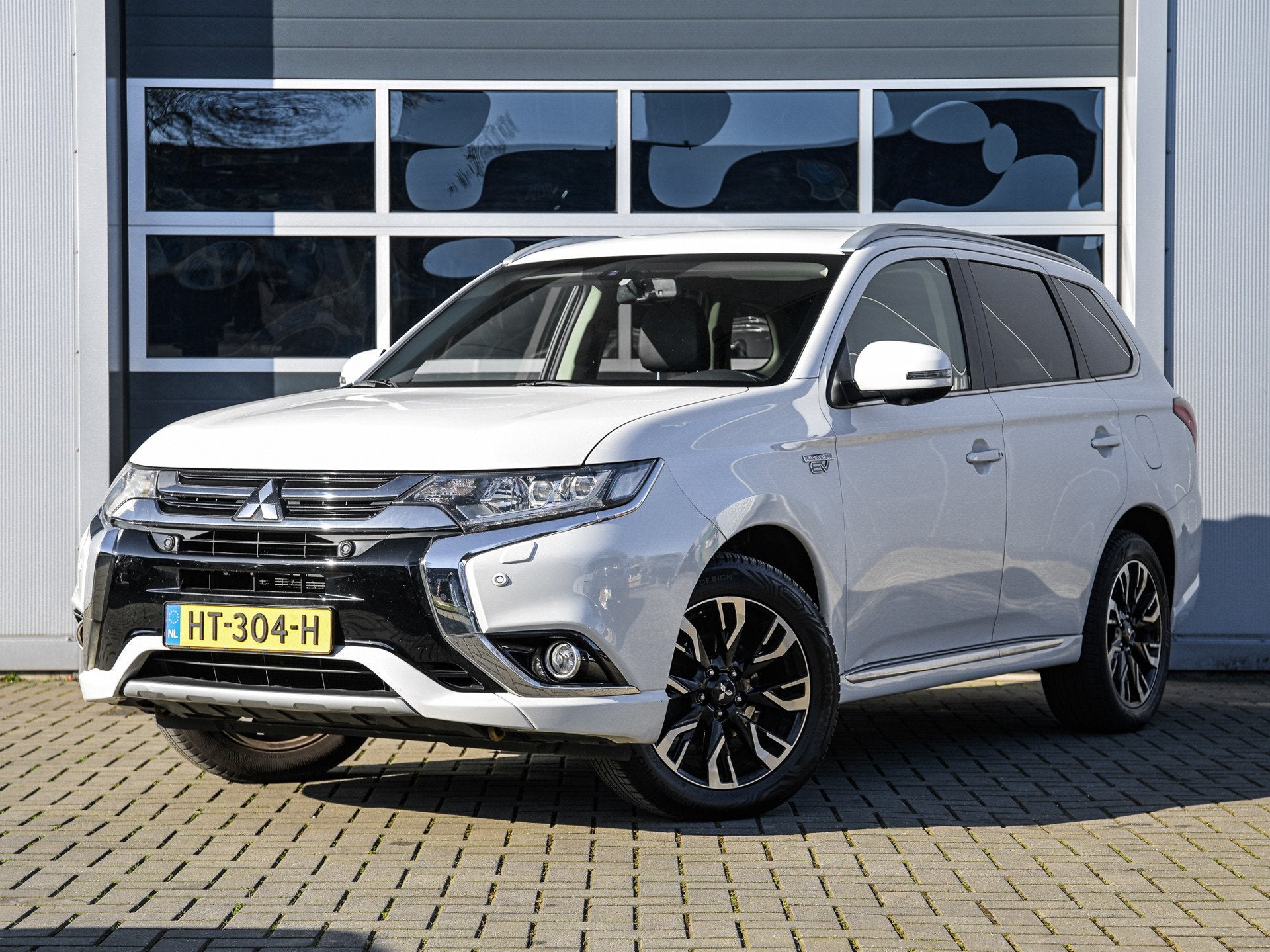 Mitsubishi Outlander 2.0 PHEV instyle | Leder | Xenon | 360, Auto's, 1998 cc, 4 cilinders, 1820 kg, Wit