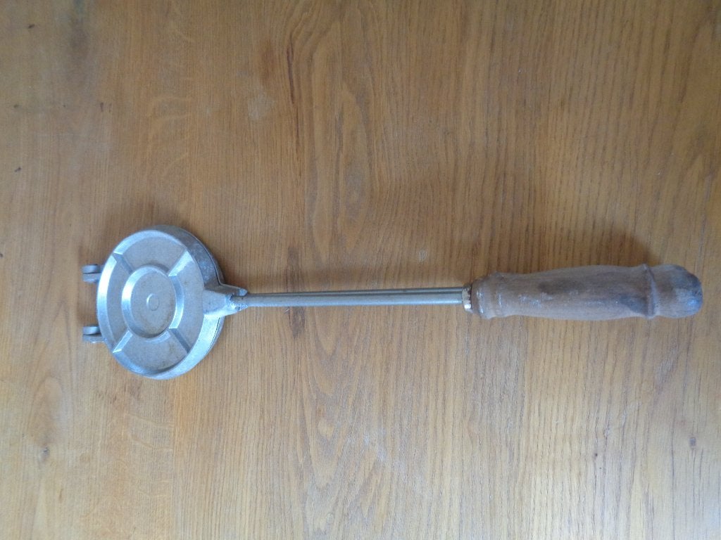 Rond wafelijzer. doorsnede: 11 cm, Overige typen, Zilver, Ophalen of Verzenden, Zo goed als nieuw