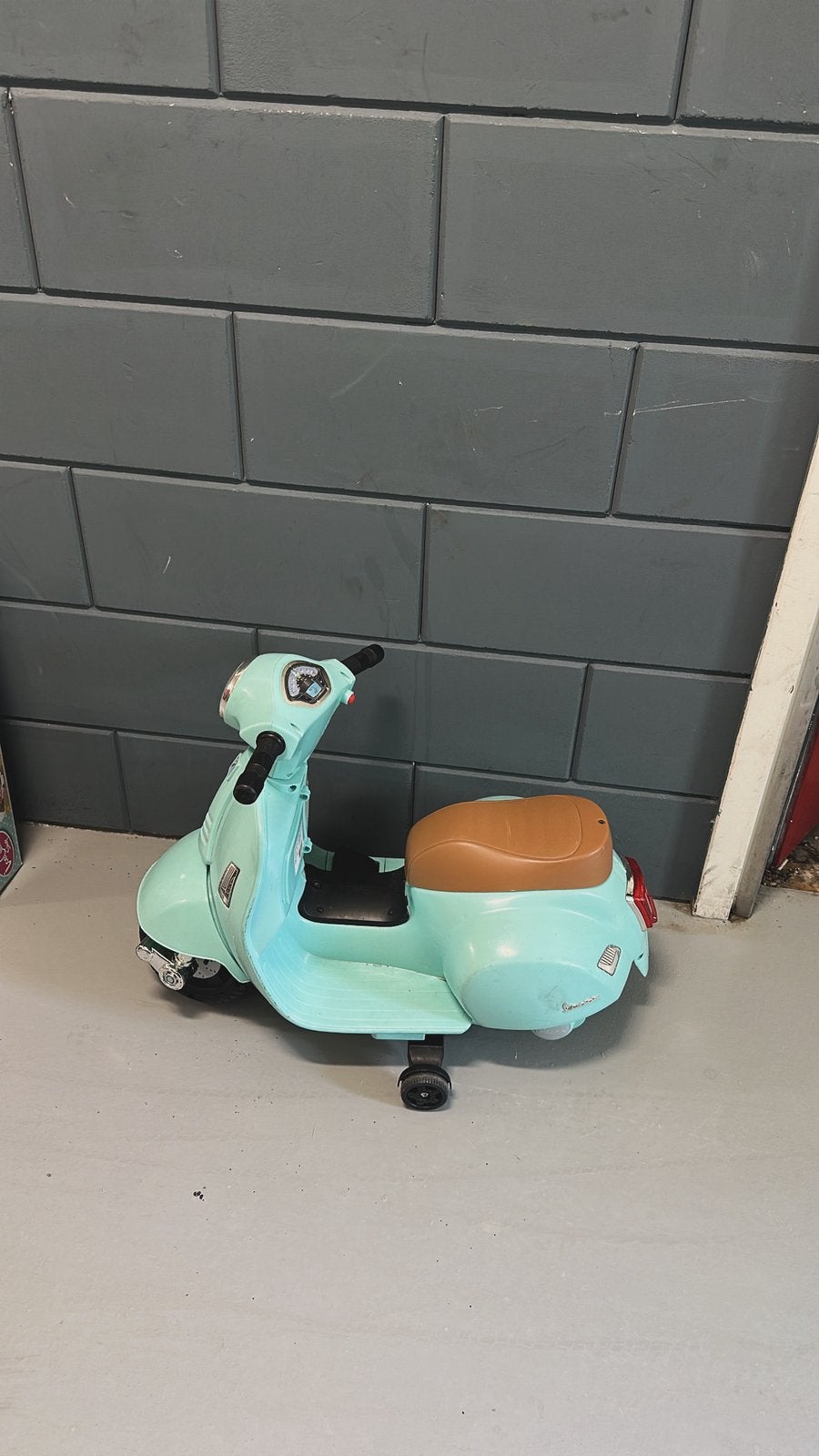 Elektrische kinder vespa, Ophalen of Verzenden, Zo goed als nieuw