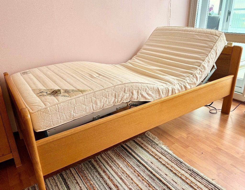 Elektrisch Seniorenbed Eénpersoons + Matras en Dekbed, Ophalen, 90 cm, Eenpersoons, Beige
