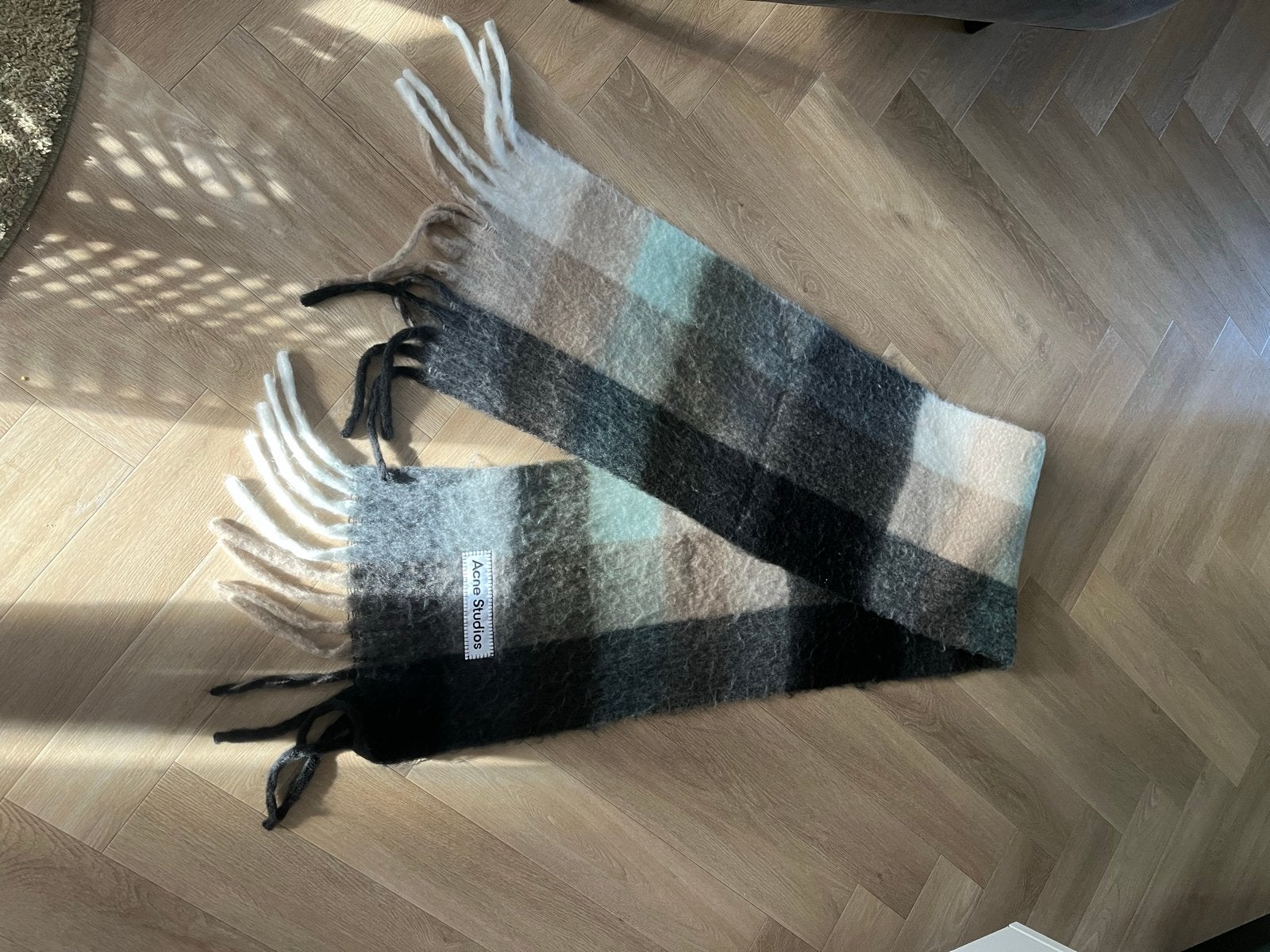Acne Studios geruite sjaal, Ophalen of Verzenden, Zo goed als nieuw, Sjaal