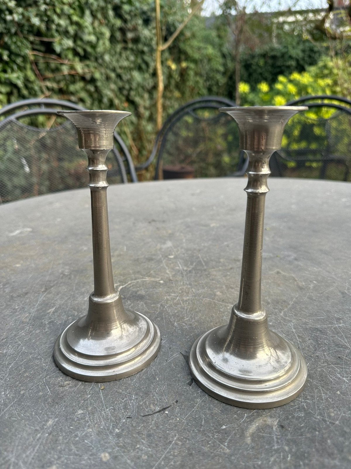 Twee vintage prachtige tinnen kandelaars, Gebruikt, Ophalen of Verzenden, Metaal, 16 cm