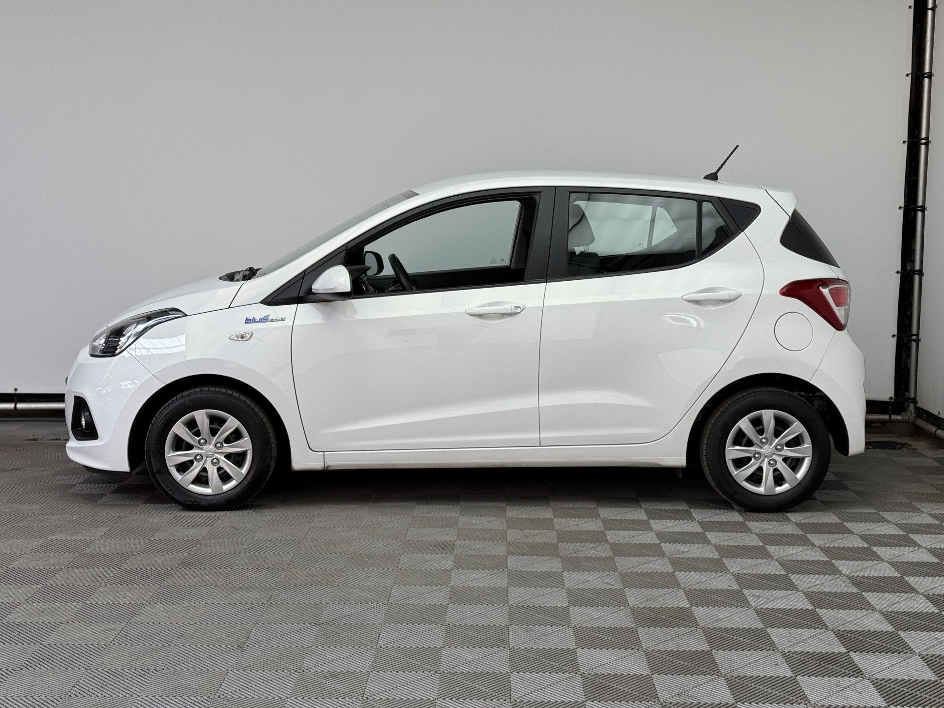 Hyundai i10 1.0i i-Motion Comfort ECC Cruise 1e Eigenaar NL, Auto's, Voorwielaandrijving, Euro 5, Stof, Gebruikt