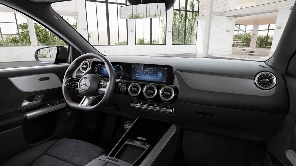 Mercedes-Benz GLA-klasse 180 AMG Line | Panoramaschuifdak |, Auto's, Gebruikt, 4 cilinders, Zwart, Origineel Nederlands