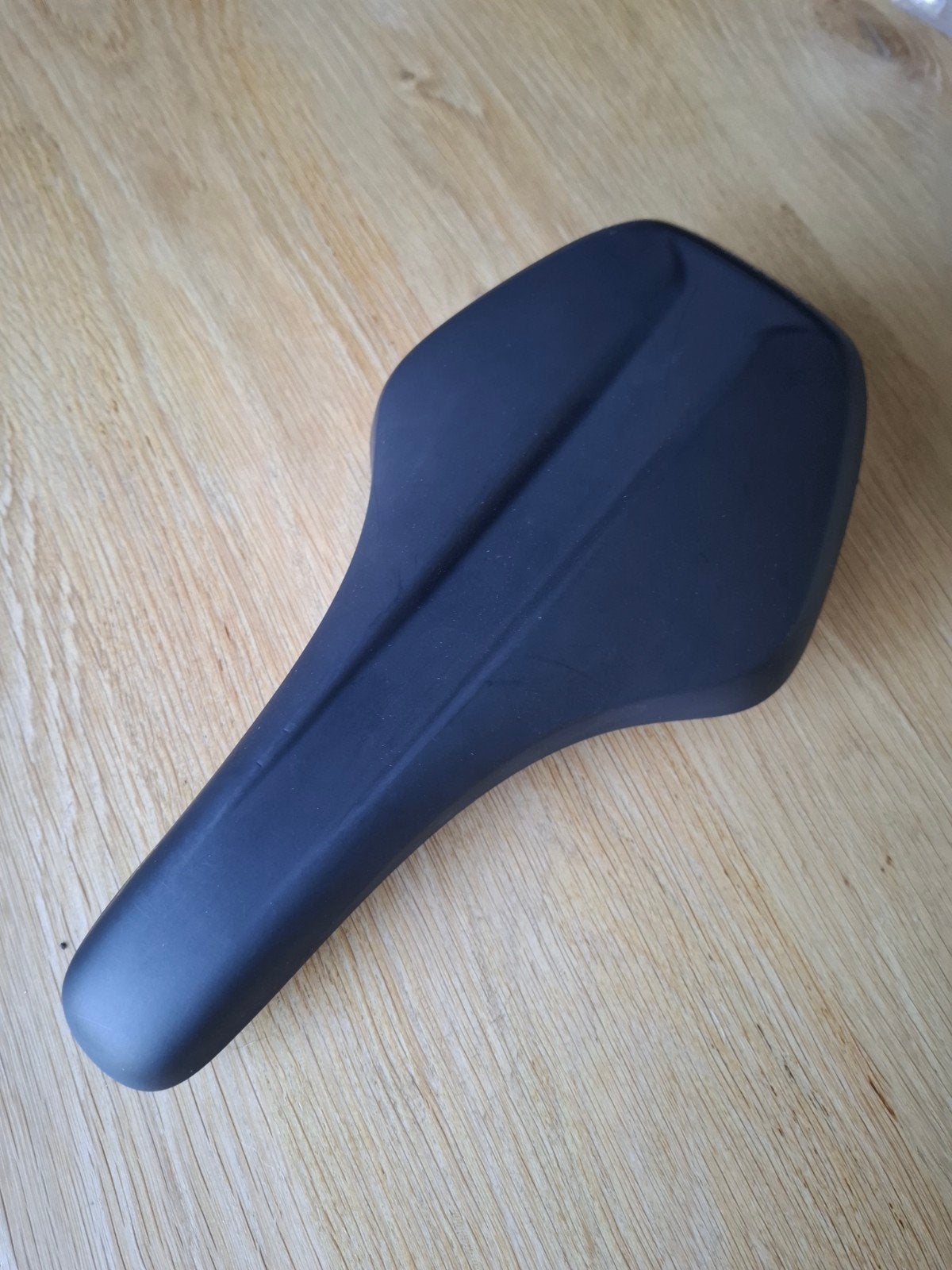 Smal fietszadel. Nieuw., Ophalen of Verzenden, Zadel