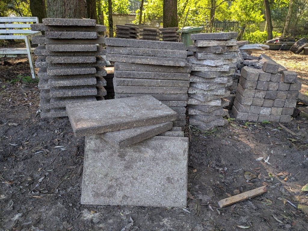 Gratis betonpalen platen en bestrating Valkenswaard, Tuin en Terras, Ophalen, Gebruikt, Beton, Overige typen